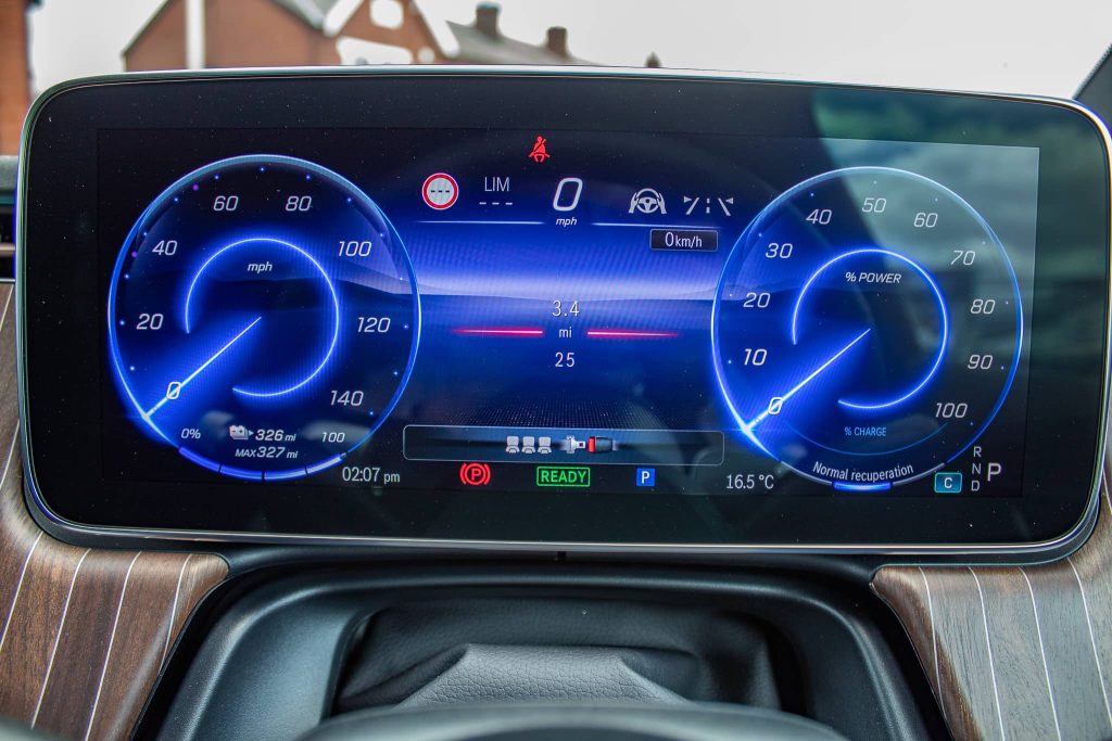Mercedes Digital Driver Display