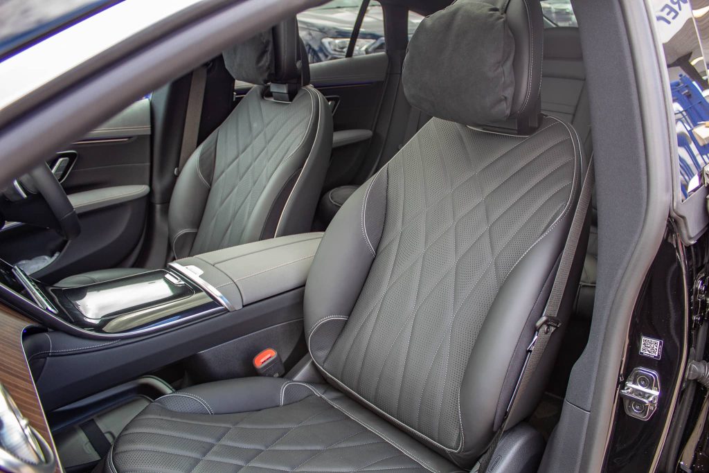 Mercedes EQS Front Seats