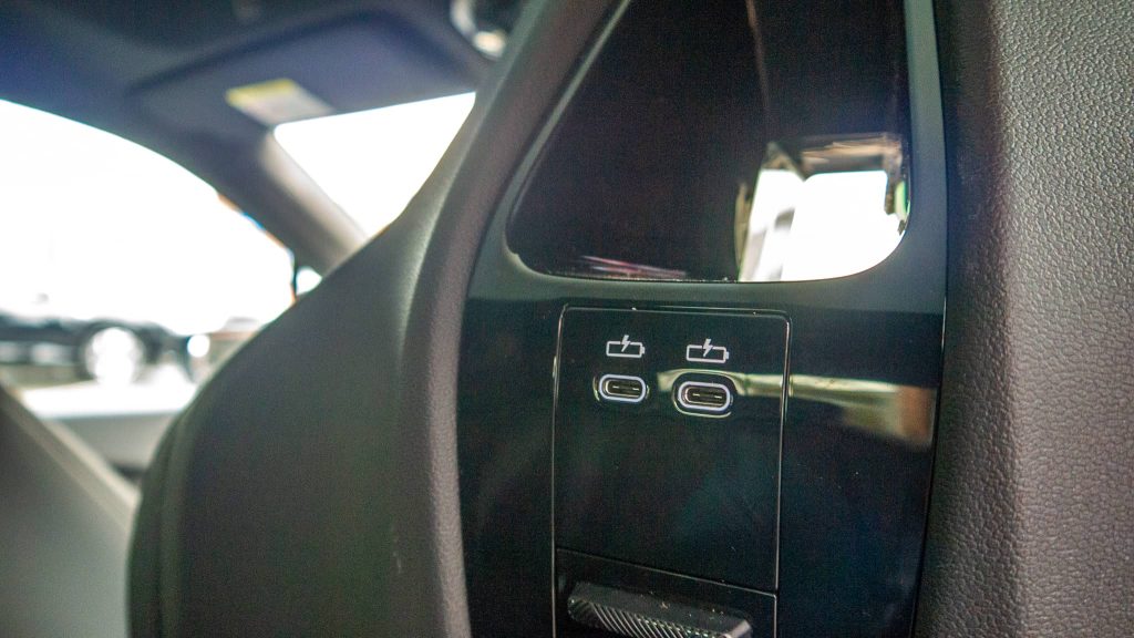 BMW iX rear usb charging