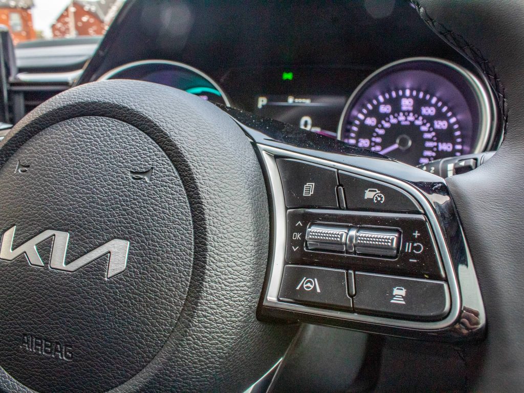 Kia XCeed PHEV steering wheel controls