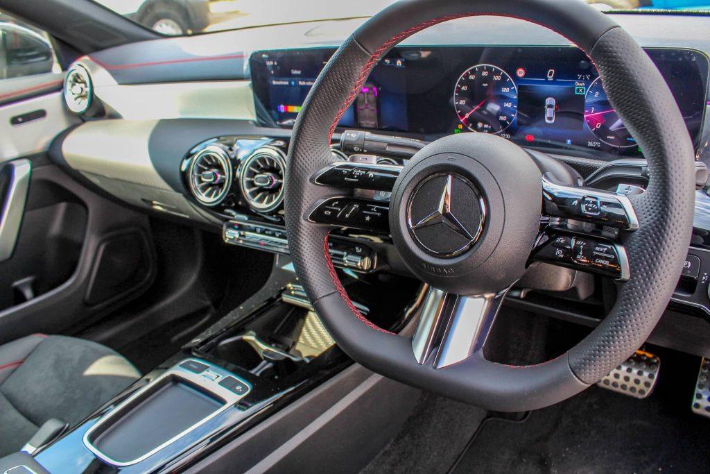 Mercedes cla dash 2023