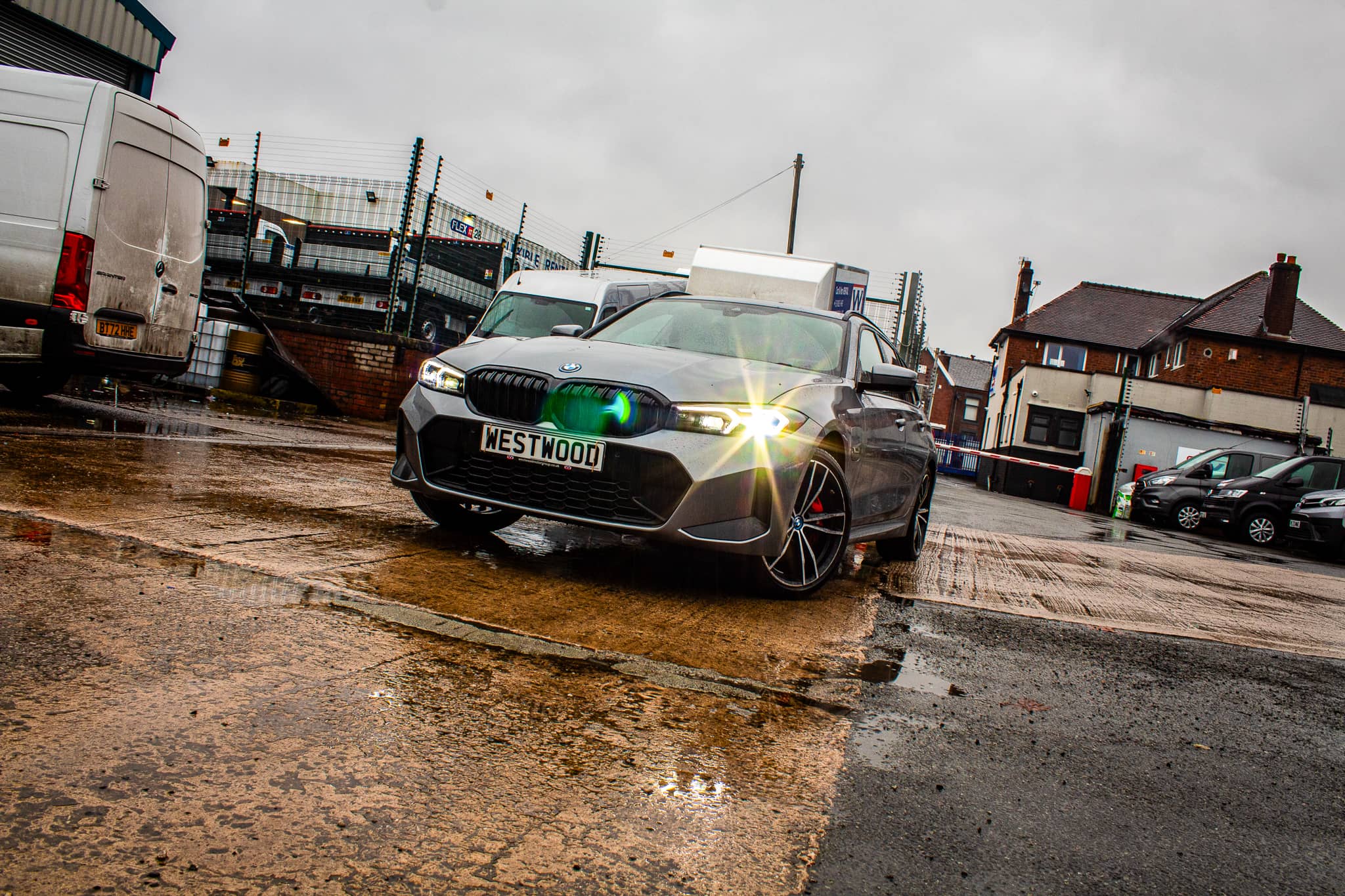 BMW 3-Series Touring - 330e headlights