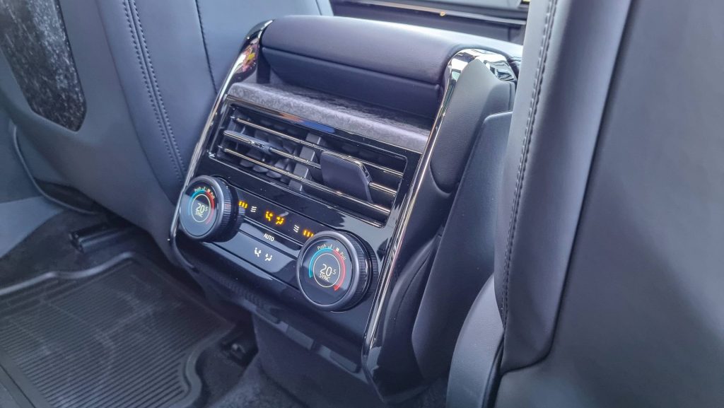 Range Rover Sport SV Edition 2 climate control