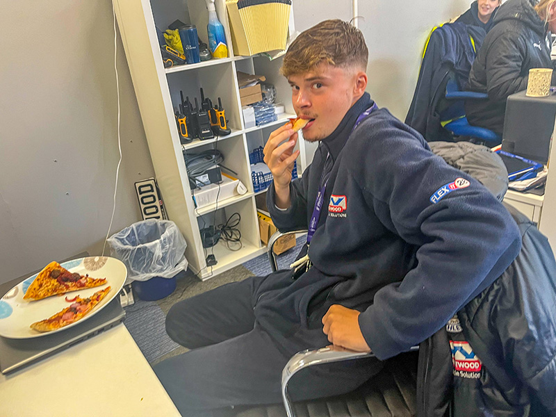 Jack Cowan Eats Pizza Unaided