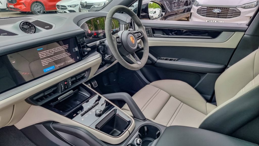 Porsche Cayenne e Hybrid cabin