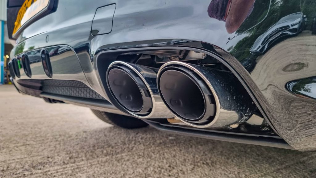Porsche Cayenne e Hybrid quad exhaust