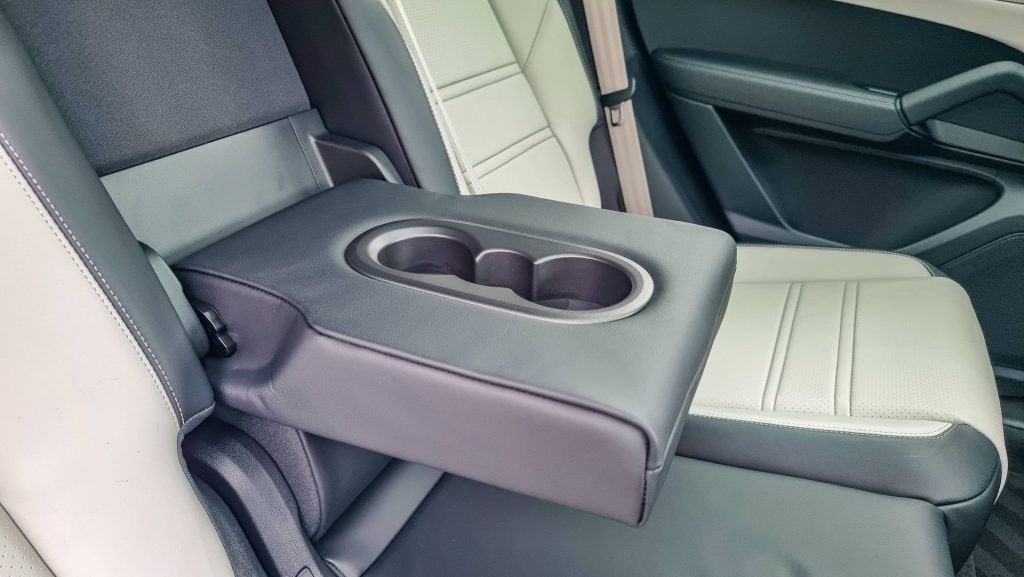Porsche Cayenne e Hybrid rear armrest