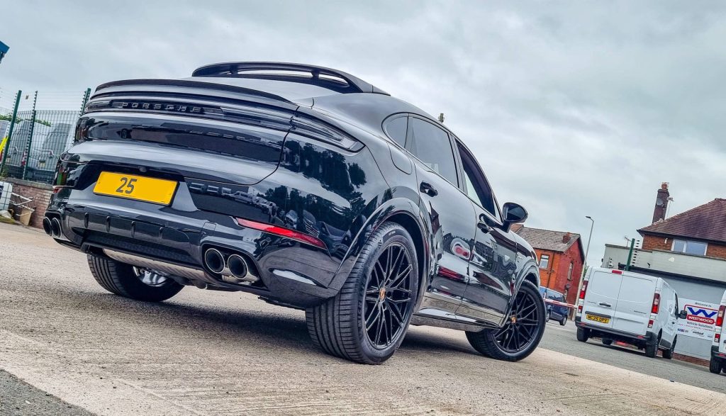 Porsche Cayenne e Hybrid rear quarter