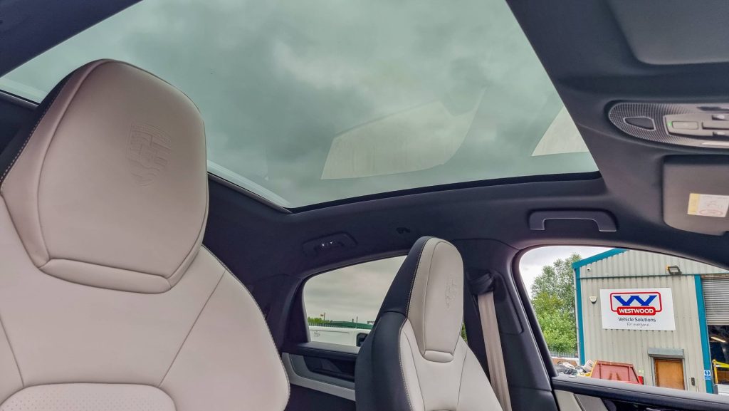 Porsche Cayenne panoramic sunroof