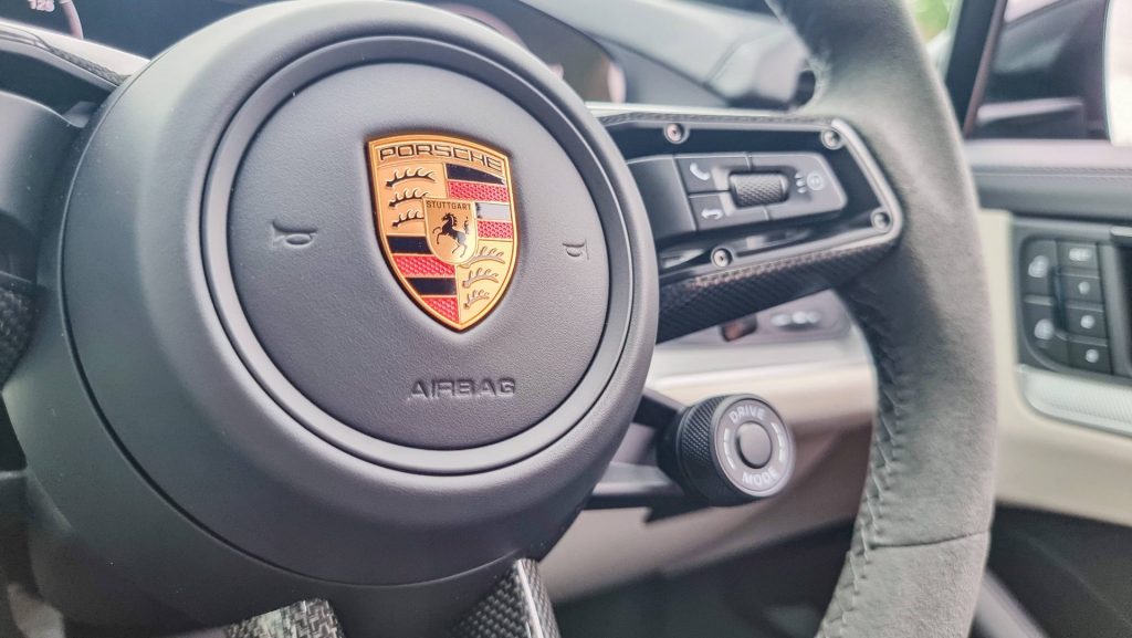 Porsche Cayenne steering wheel boss
