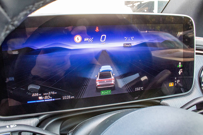 Mercedes EQE SUV Driver display