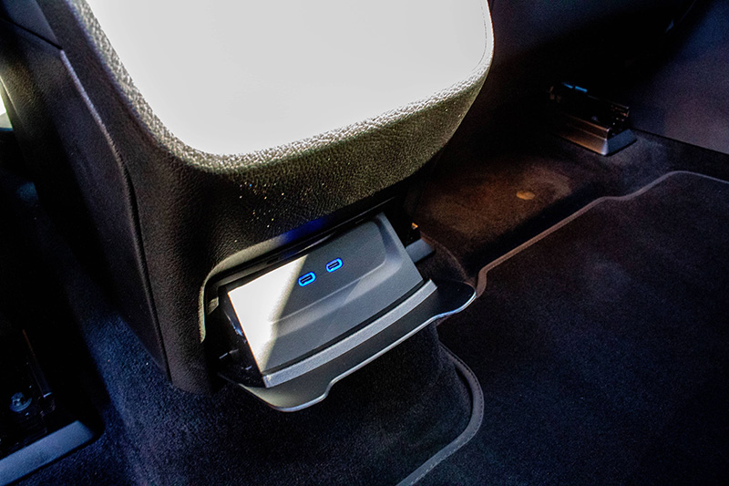 Mercedes EQE SUV Rear seat USB