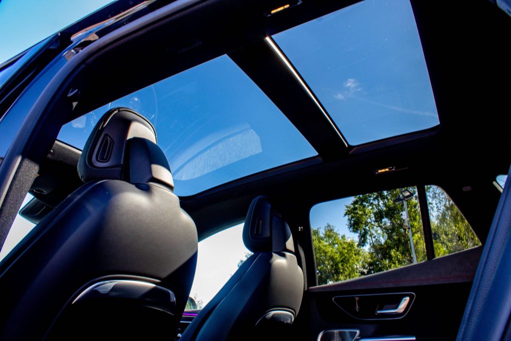 Mercedes EQE SUV Tilt and slide sunroof