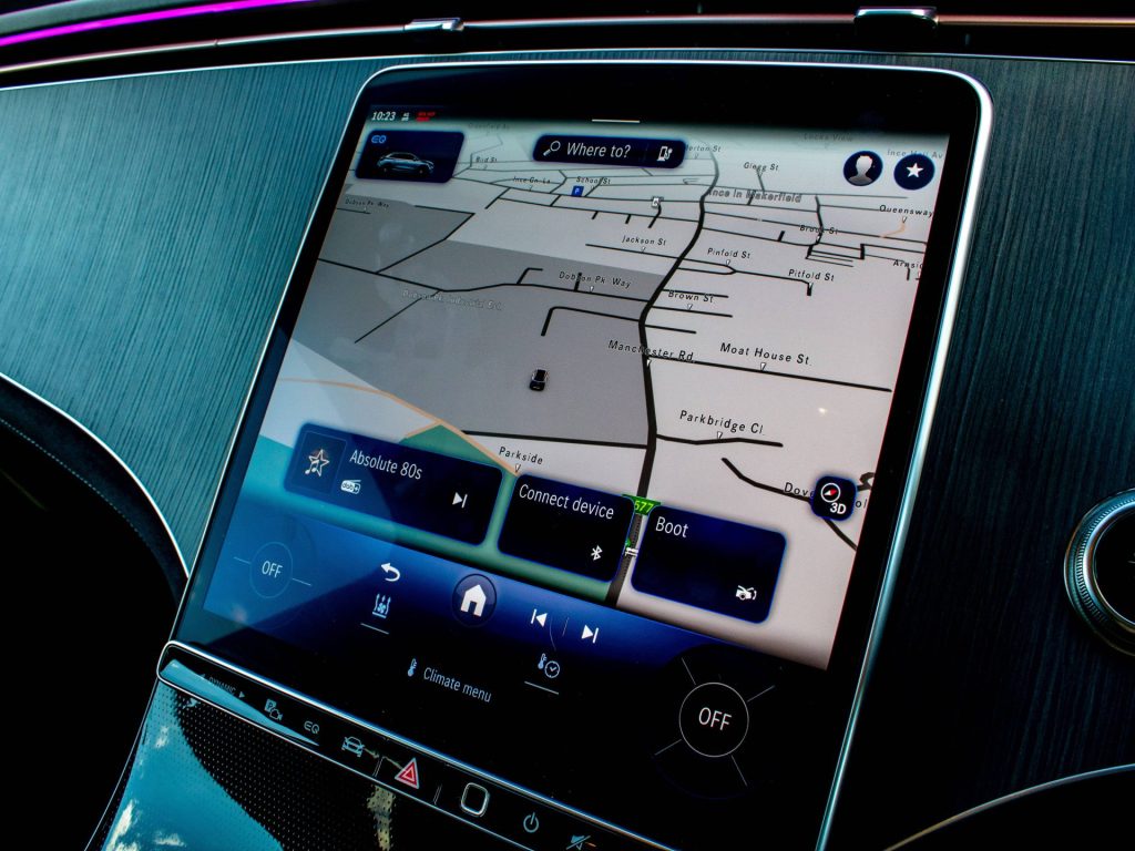 Satellite navigation Mercedes EQE SUV